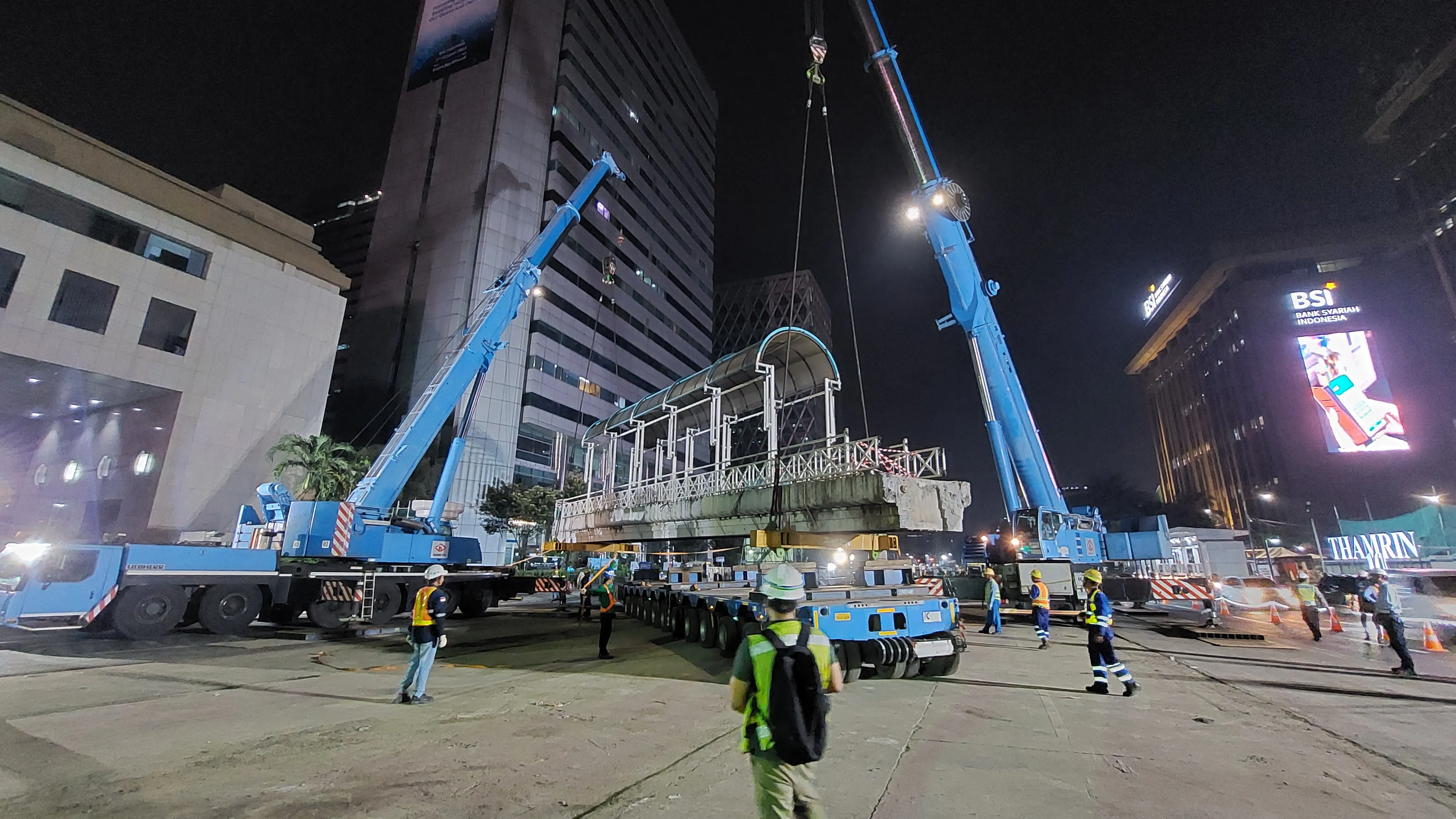 ジャカルタ地下鉄<br>2期建設関連歩道橋撤去作業