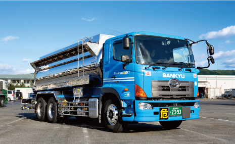 タンクローリー車