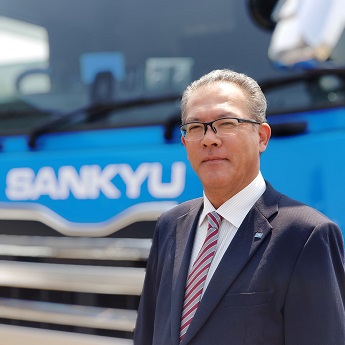代表取締役社長　上原　賢治
